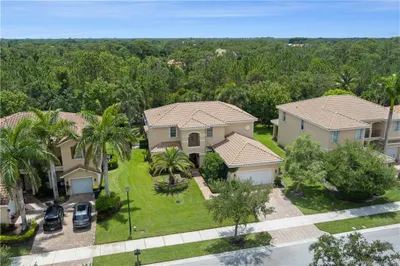 5437 SW Honeysuckle Court 1