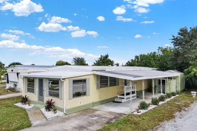 610 NE Tahiti Way 1