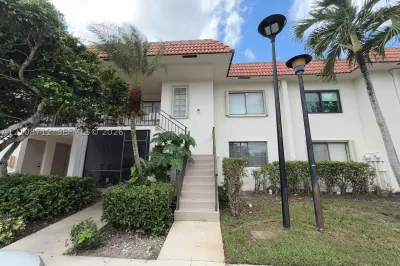 379 Lakeview Dr #205 1