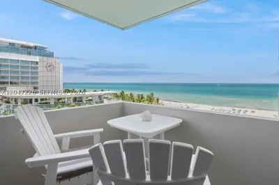 2899 Collins Ave #1025 1