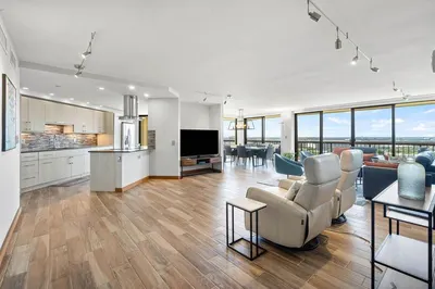 1900 Consulate Place #1904 1