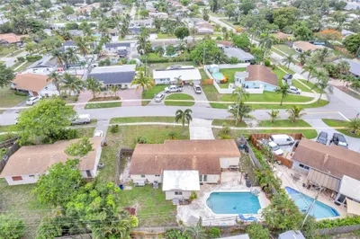 Large and spacious lot with pool home in Deerfield