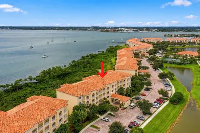 24 Harbour Isle Drive W #204 1