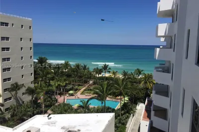 4301 Collins Ave #901 1
