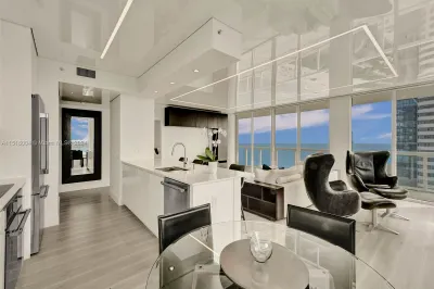 6365 Collins Ave #2407 1