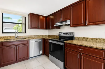 202 LAKEWOOD Drive #11B 1