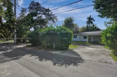 18500 NE 23rd Ct 1