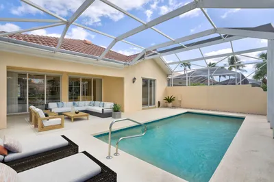 screened pool/patioVIRTUAL STAGE