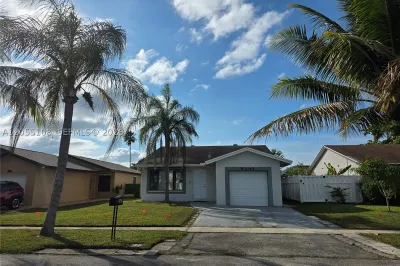5307 NW 93rd Ave 0 1
