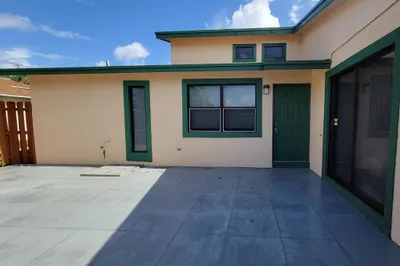 1096 Manor Drive 1