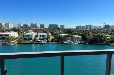 9261 E Bay Harbor Dr #503 1