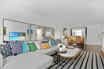 61 Collins Ave #202 1
