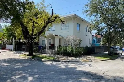 876 SW 2nd St 1