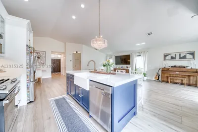 77 Gables Blvd 1