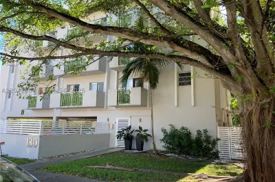 130 Mendoza Ave #33 1