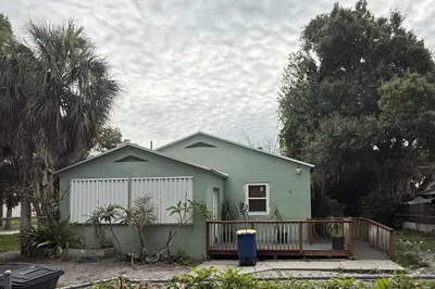 516 Beach Court 1