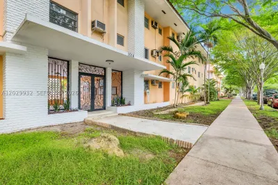 1014 Salzedo St #211 1