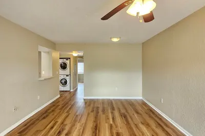 1063 GOLDEN LAKES Boulevard #311 1