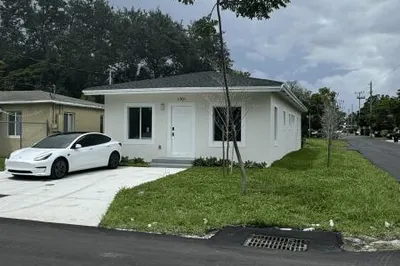 1701 NW 9th Street 1