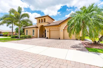 885 SW Grand Reserves Boulevard 1
