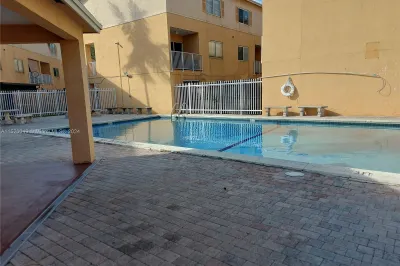 6215 Kendale Lakes Cir #267 1