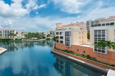 737 Crandon Blvd #402 1