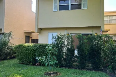 9021 NE 4th Ave Rd #9021 1