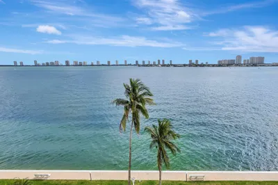 301 Lake Shore Drive #706 1