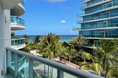 9401 Collins Ave #402 1