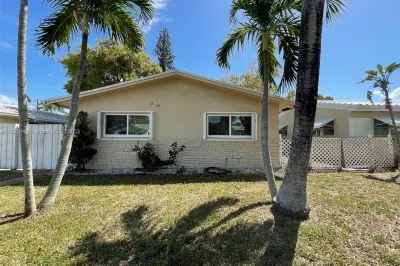 38 SE 11th St 1