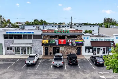 3045 N Federal Highway #32 1