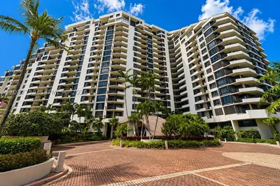 520 Brickell Key Dr #A1710 1