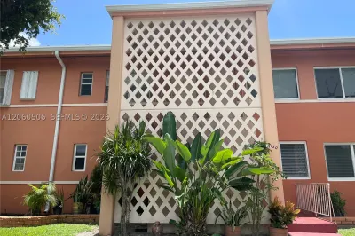 3430 SW 10th St #3 1