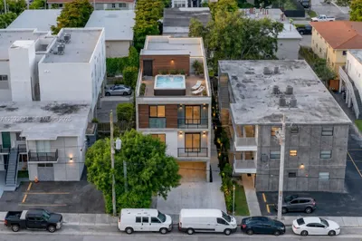 718 SW 4th St 1
