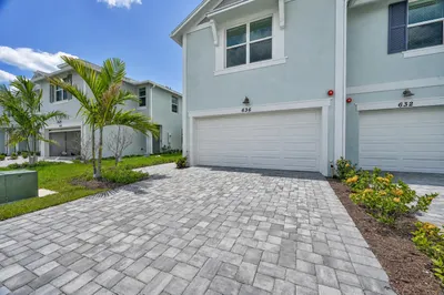 636 Salisbury Circle 1