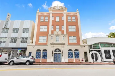 727 Collins Ave 1