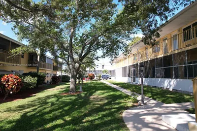 11 SW 4th Ave #8 1