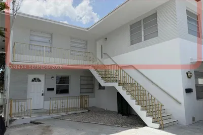 913 NW 22nd Pl 0 1