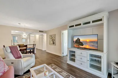 2901 NW 46th Avenue #101 1