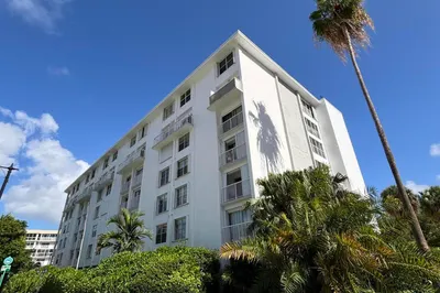 17800 ATLANTIC Boulevard #302 1