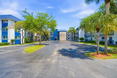 3190 Holiday Springs Blvd #4-306 1