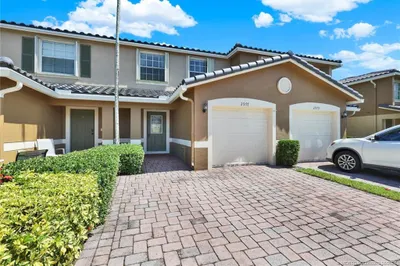 2977 SE Lexington Lakes Drive 1