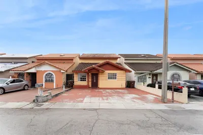 2736 W 54th Street 1