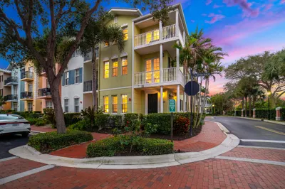 1002 E Heritage Club Circle 1
