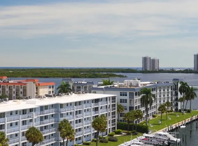 104 Paradise Harbour Unit 402 North Palm Beach, Fl