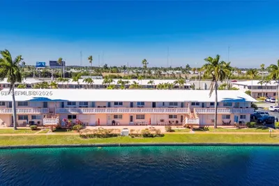901 SW 11 Ave #17H 1