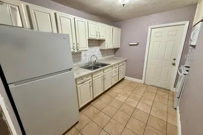 1061 W 4th Street 1