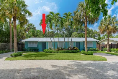 713 SE Stypmann Boulevard 1