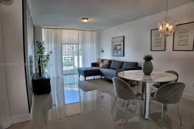 31 SE 5th #1203 1