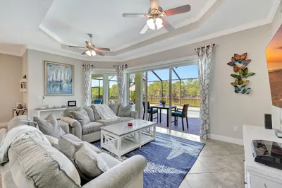 292 SW Vista Lake Drive 1